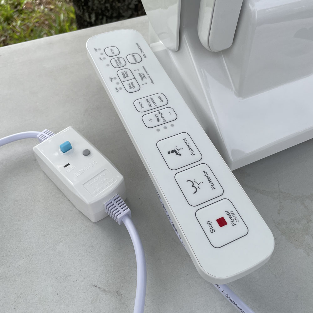 Ảnh thực tế bảng điều khiển nắp rửa điện tử CW-H18VN