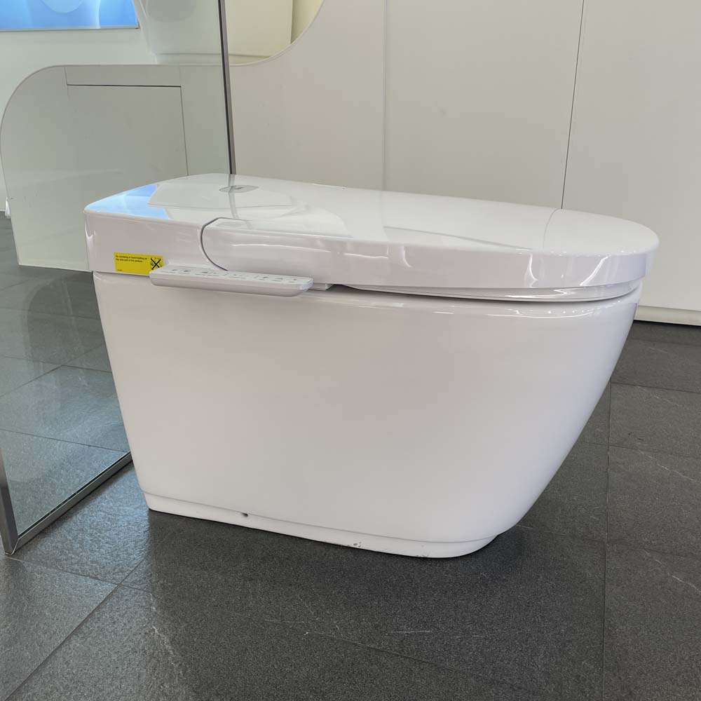 Bồn cầu điện tử INAX AC-816VN thiết kế thân dài gọn gàng Bồn cầu điện tử INAX AC-816VN nhìn ngang