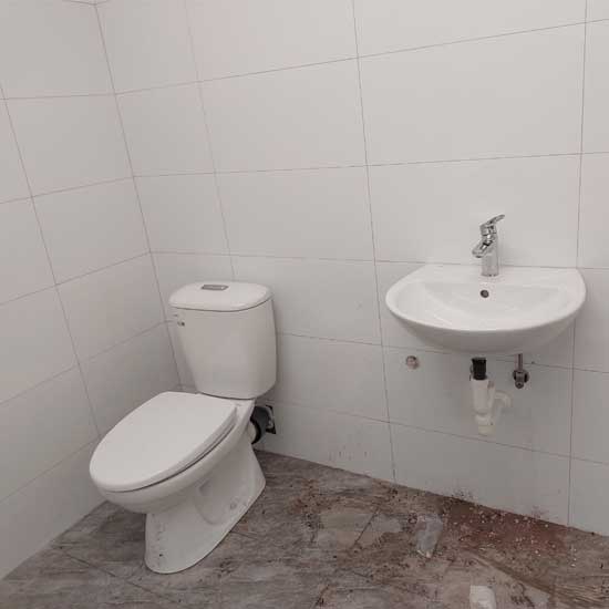 Bồn cầu thoát ngang Inax C-306VPTN nắp êm màu trắng