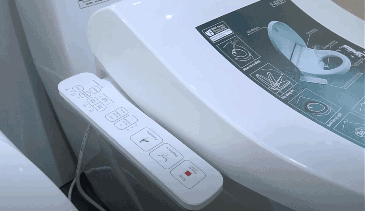 Nắp rửa điện tử INAX CW-H18VN màu trắng