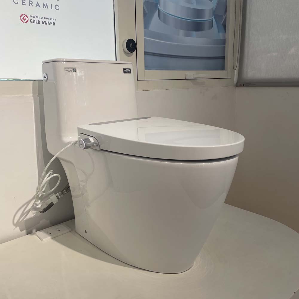 Thiết kế bồn cầu INAX ACT-902+CW-S32VN giúp phòng tắm gọn gàng và dễ vệ sinh Bồn cầu INAX ACT-902+CW-S32VN với thiết kế 1 khối kết hợp nắp rửa cơ