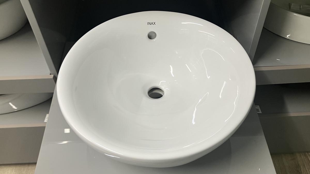 Chậu rửa lavabo bán âm INAX L-333V thực tế